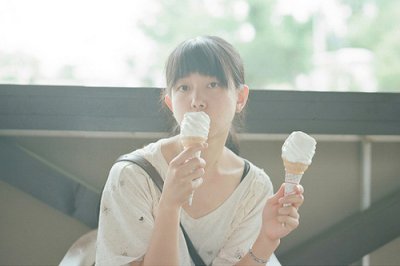 ​描写人物神态的片段35句