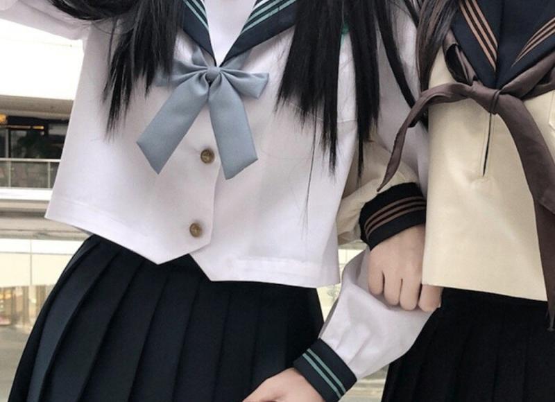 qq唯美爱情说说文字控：.别为不该为的人，伤了不该伤的心