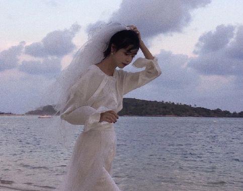 简洁的形容伤心的句子摘录35条