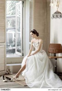 ​关于旅行的励志语录：看看是否伸手就能触摸到天边的云…